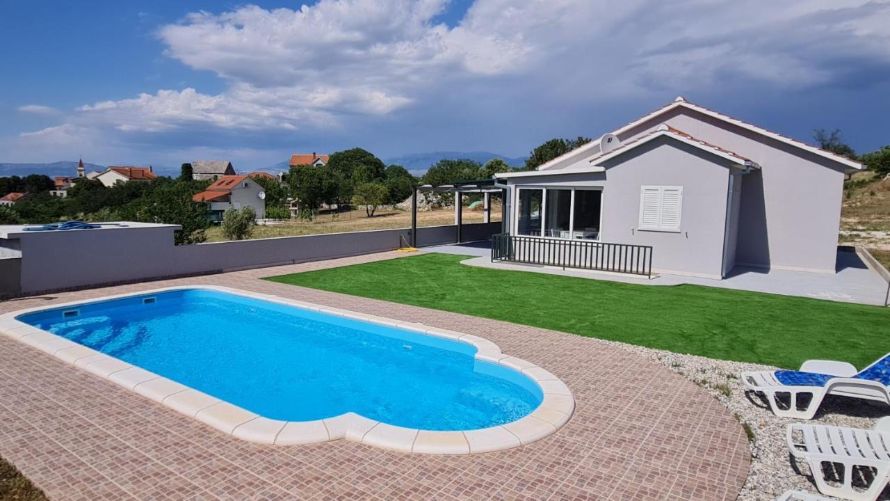 Vila Nane Garden House With Heated Pool Mirce Exteriér fotografie