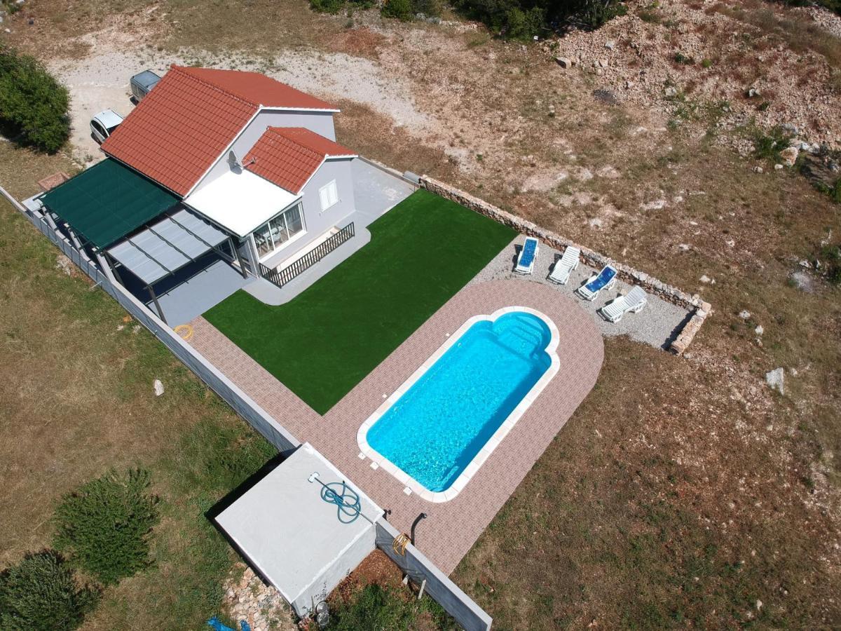 Vila Nane Garden House With Heated Pool Mirce Exteriér fotografie