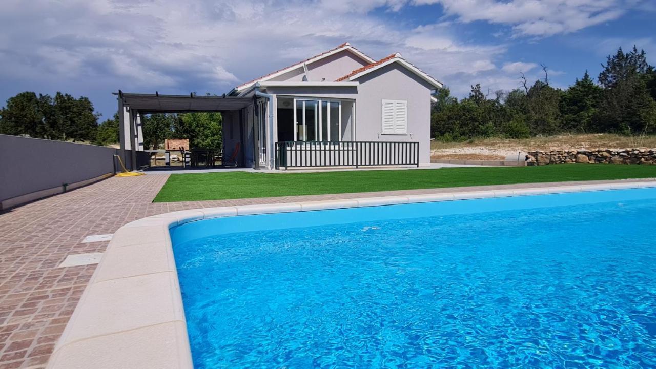 Vila Nane Garden House With Heated Pool Mirce Exteriér fotografie