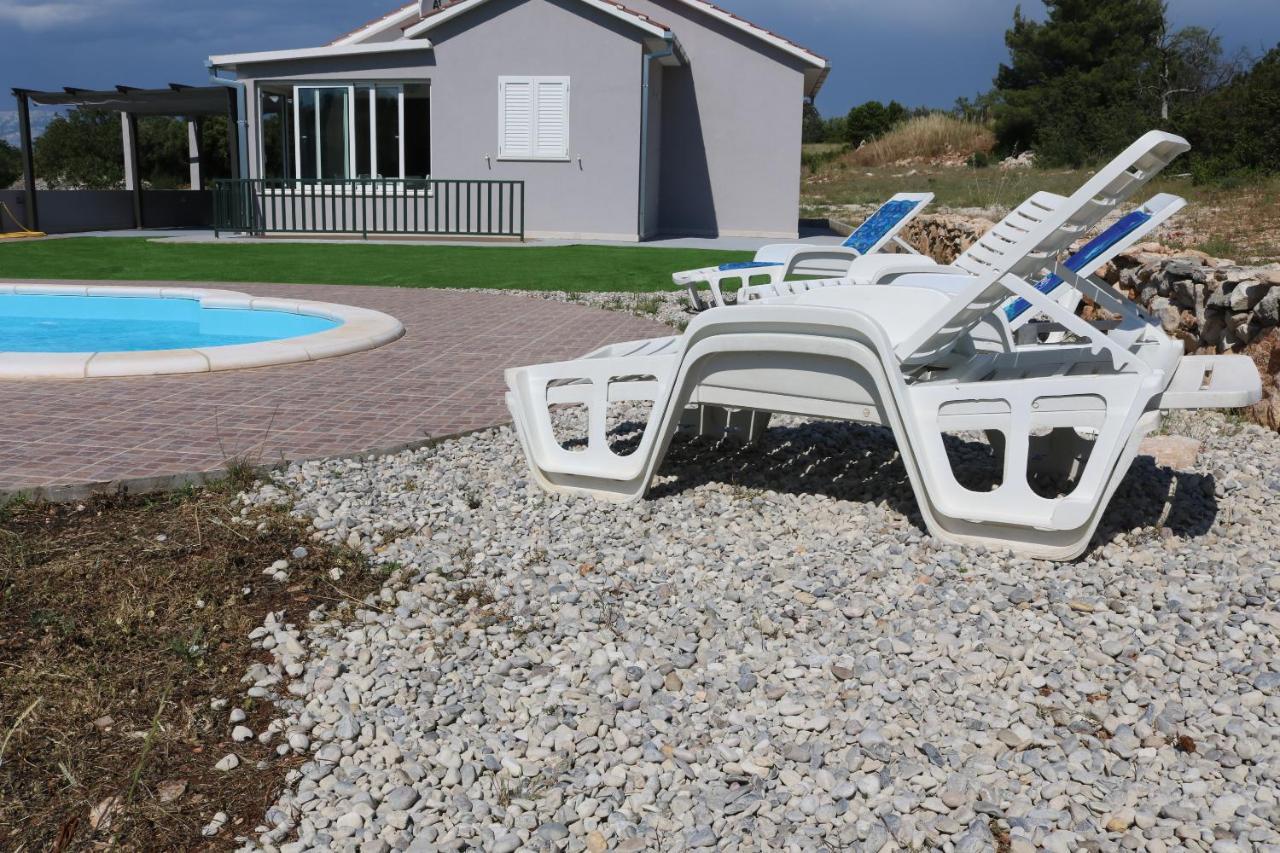 Vila Nane Garden House With Heated Pool Mirce Exteriér fotografie