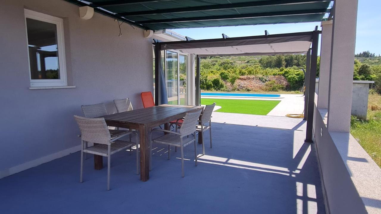 Vila Nane Garden House With Heated Pool Mirce Exteriér fotografie